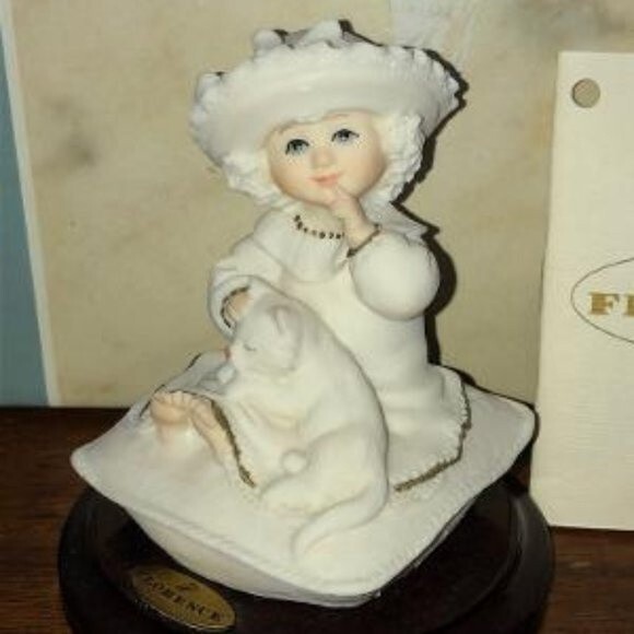 Giuseppe Armani 1997 "Quiet Please" Figurine - Picture 1 of 5